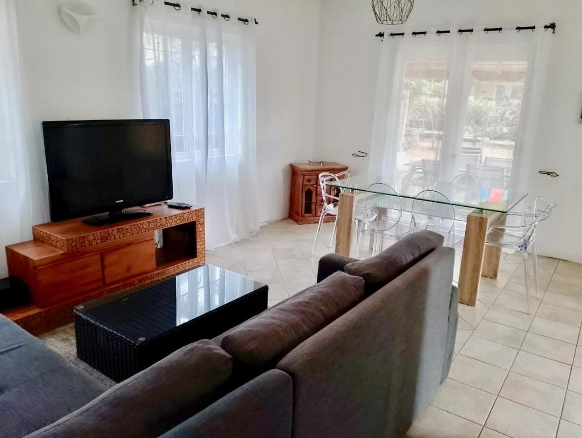 Beachfront Villa In A Beautiful And Secured Complex Flic en Flac Room photo